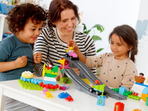 LEGO Education | Làm thế nào để trẻ học vui trong mùa Cô Vy?